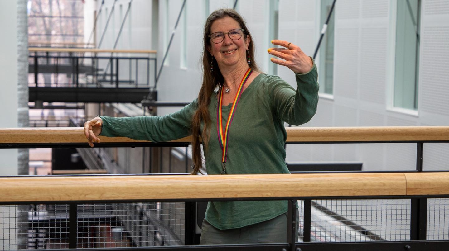 Anna Karin Ståhle dancing in the D building